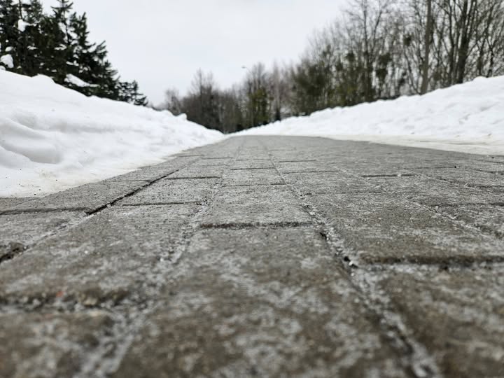 Ostrzeżenie IMGW: Marznące opady i gołoledź od 12 do 13 lutego 2026 roku