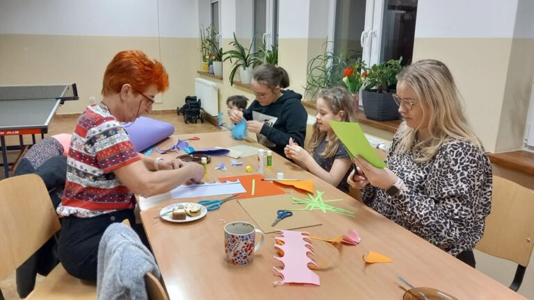 Zajęcia praktyczno-techniczne w świetlicy wiejskiej w Kozakach z okazji Dnia Kobiet