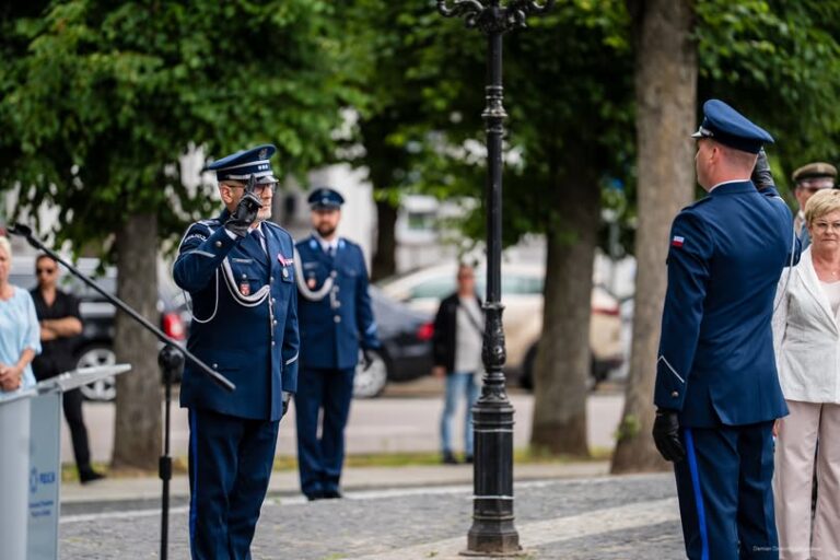 Święto Policji w Gołdapi: zasłużeni funkcjonariusze odebrali awanse i wyróżnienia