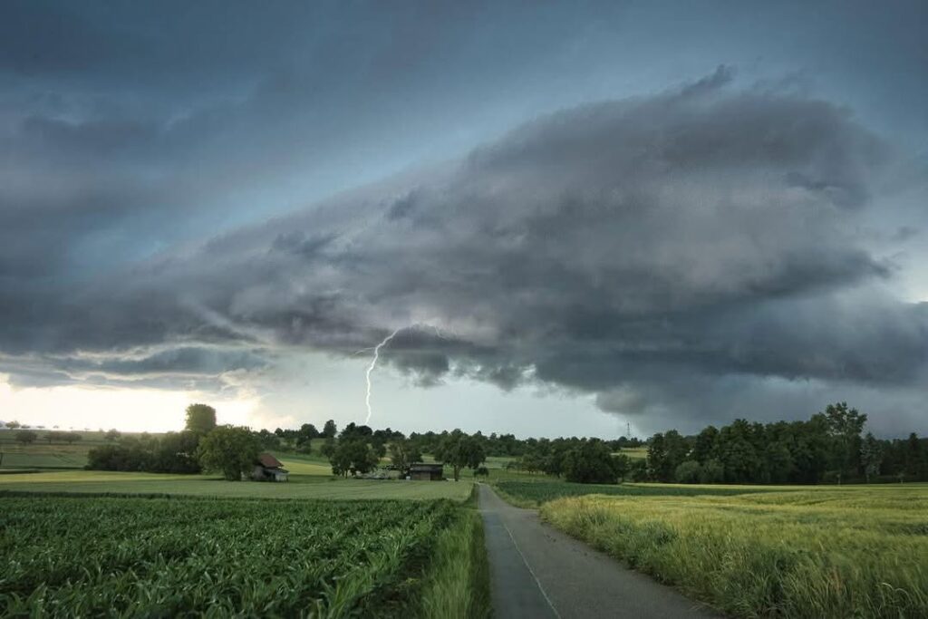 Ostrzeżenie meteorologiczne: prognoza burz i silnych opadów w regionie