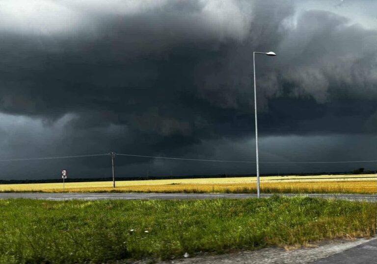 Ostrzeżenie IMGW: Burze z silnymi opadami i porywami wiatru na weekend