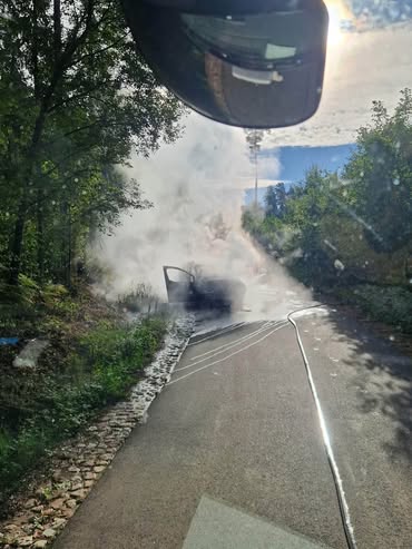 Pożar auta osobowego w Ściborkach – OSP na miejscu zdarzenia