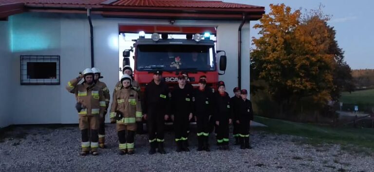 Hołd dla tragicznie zmarłych strażaków z Niska w Surminach